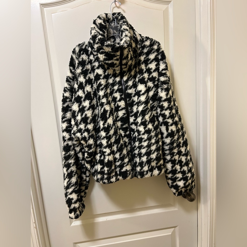🐆3/$15 NWT SO houndstooth jacket - Picture 2 of 9